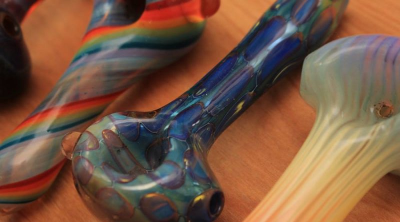 Glass Pipes vs Bongs: What’s The Best? | Compare Cannabis Accessories