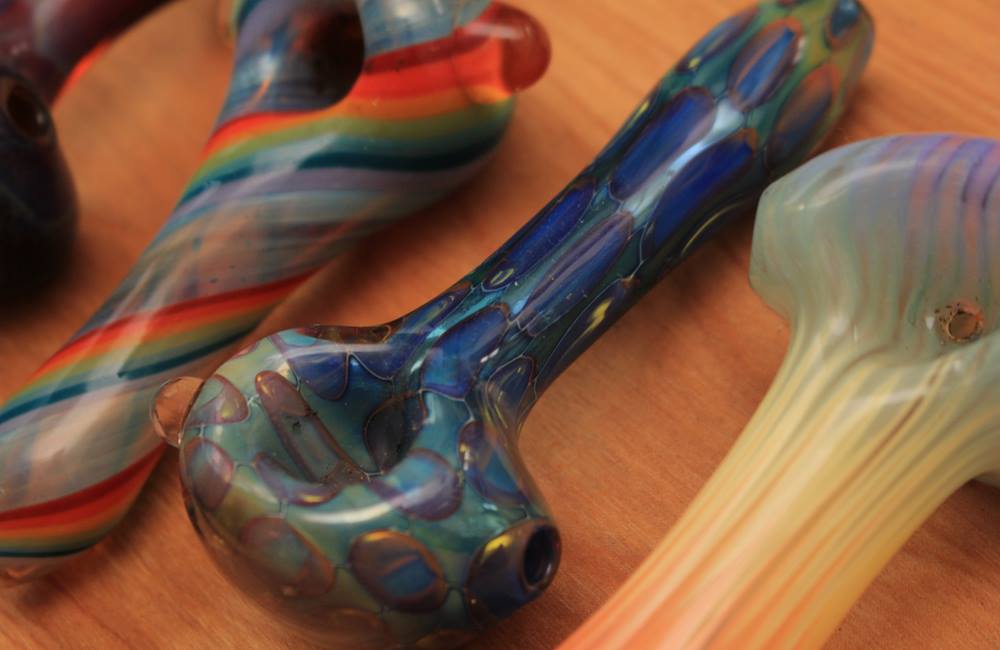 Glass Pipes vs Bongs: What’s The Best? | Compare Cannabis Accessories